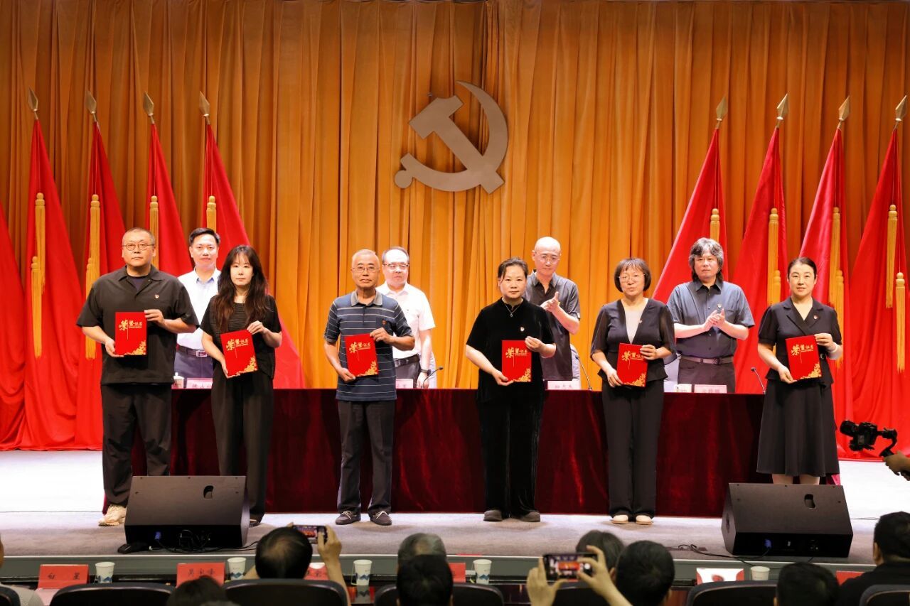 院长邱志杰